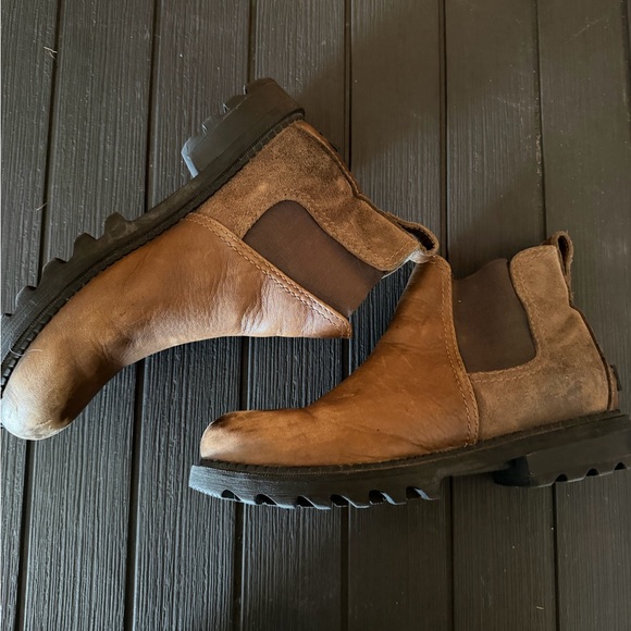 Sorel Tan Leather Boots with Black Soles - Picture 7 of 7